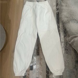 TNA sweatfleece cozy fleece mega fit sweatpants. Size XS. Color white!